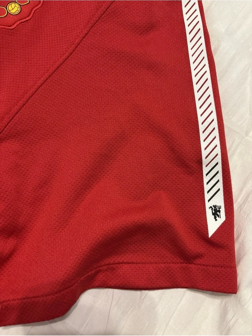 Manchester United Men’s S 2010/2011 AON Home Football Soccer Short Sleeve Jersey